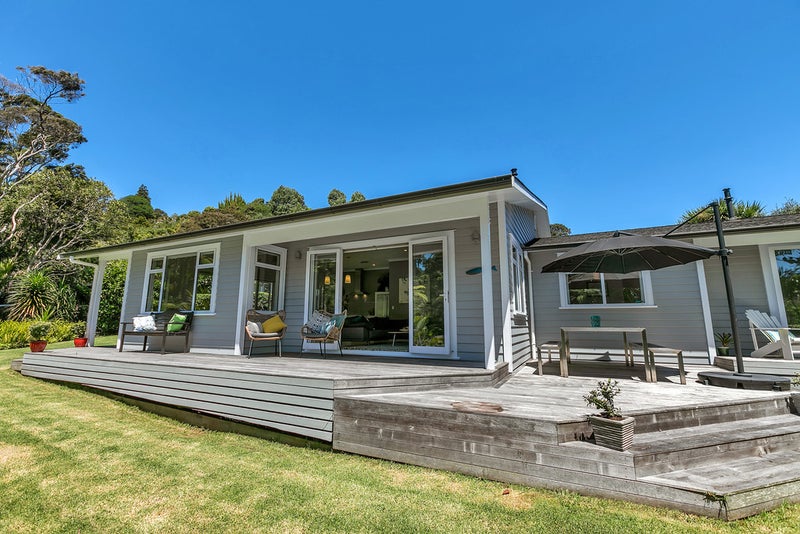 42 Landing Road, Titirangi, Auckland - Carousel 2
