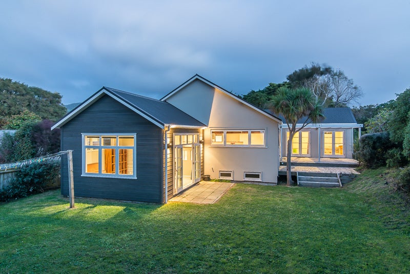 74 Tennis Court Road, Raumati South, Paraparaumu - Carousel 1
