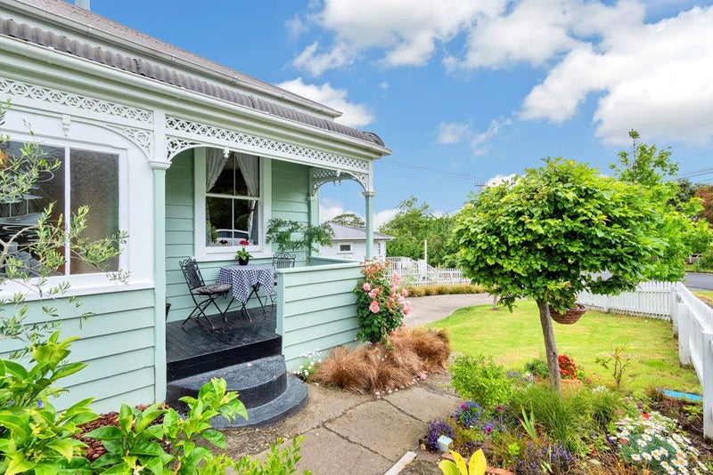 16 Porter Crescent, Helensville, Helensville - Carousel 2