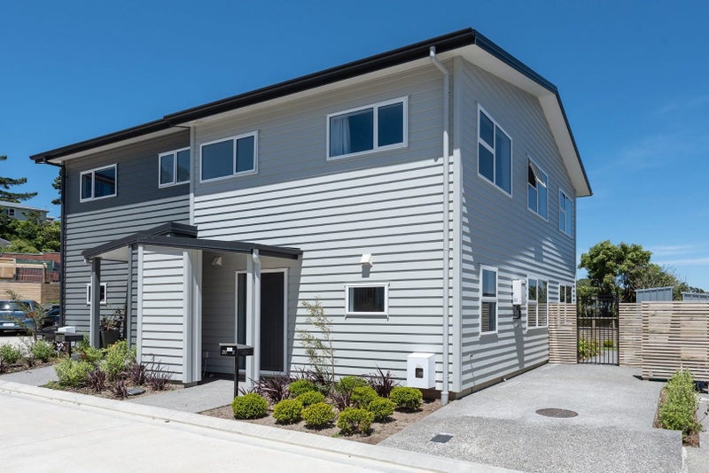 2/20 Glanmire Road, Newlands, Wellington - Carousel 1