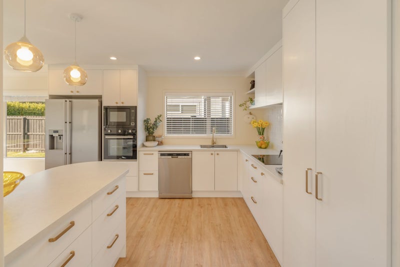 53 Woodhurst Drive, Casebrook, Christchurch - Carousel 2