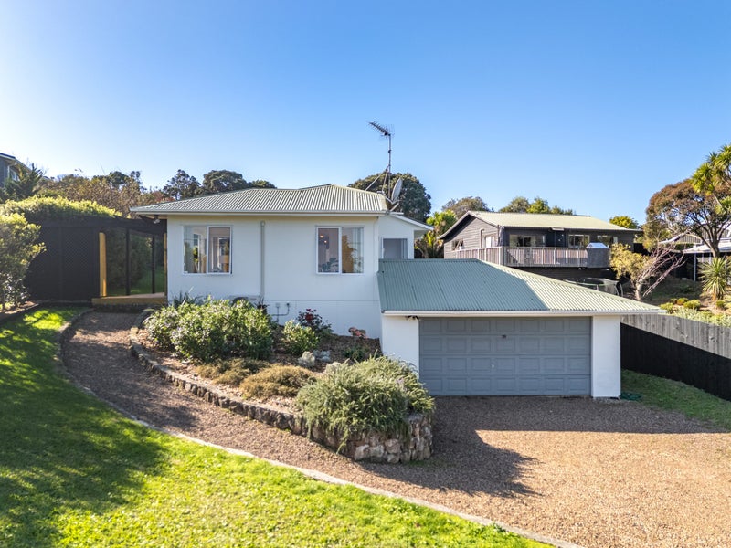 27 Alison Road, Surfdale, Waiheke Island - Carousel 2