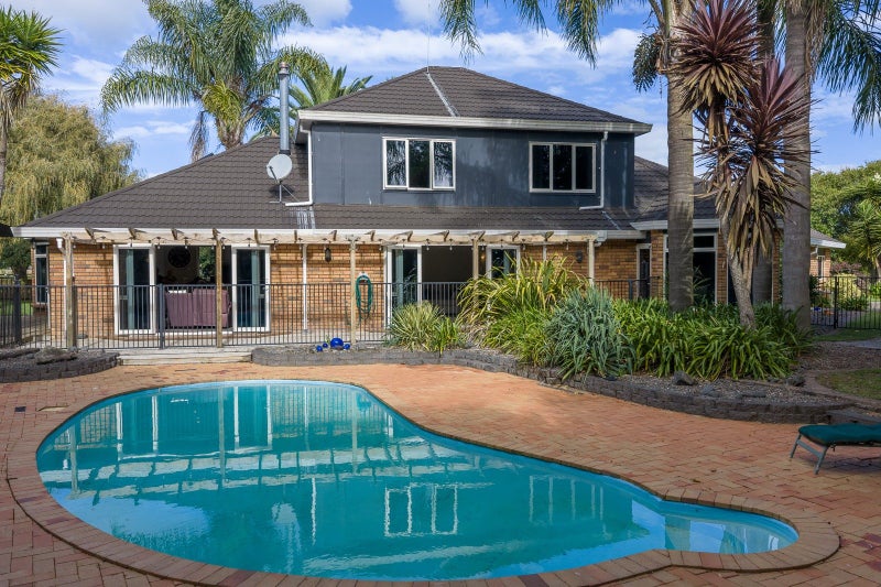 3783 Cambridge Road, Leamington, Cambridge - Carousel 1