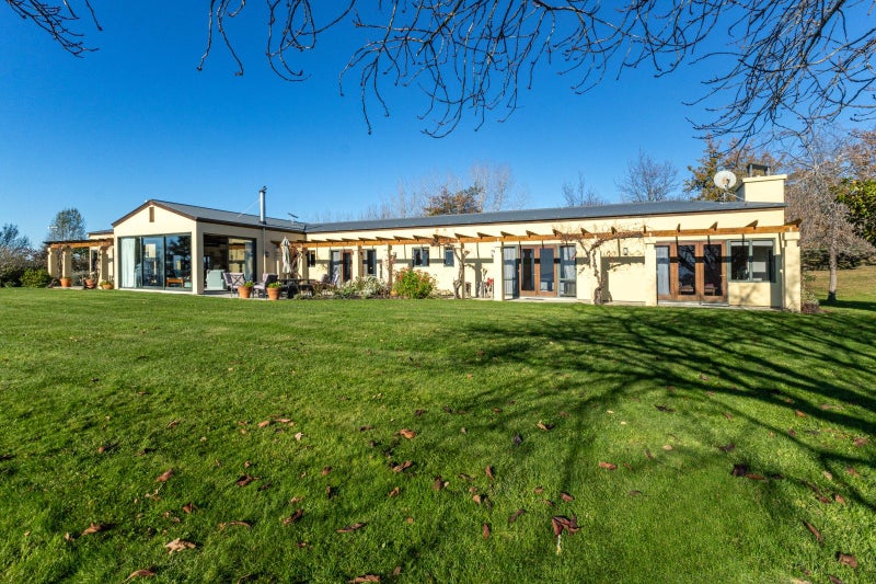 32 Gladstone Road, Hadlow, Timaru - Carousel 1