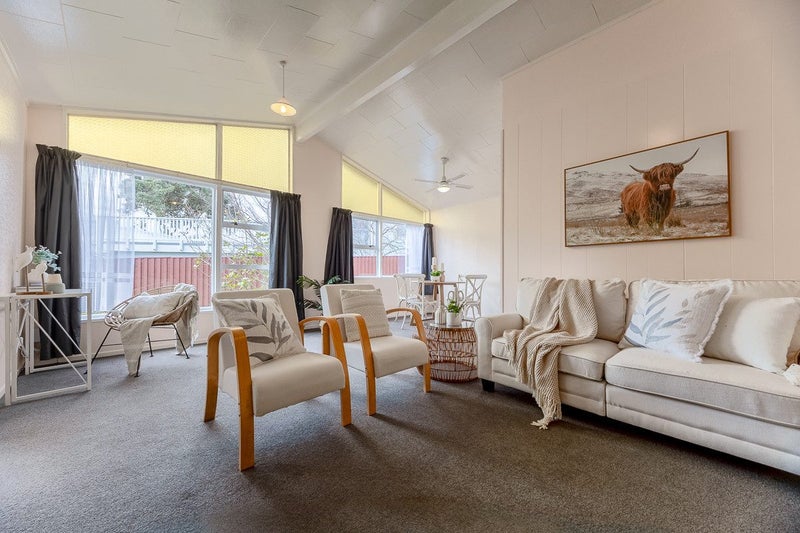 13 Hicks Crescent, Waikanae Beach, Waikanae - Carousel 2