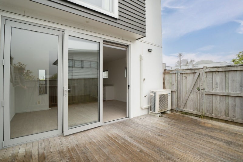 32 Dr Taylor Terrace, Johnsonville, Wellington - Carousel 2