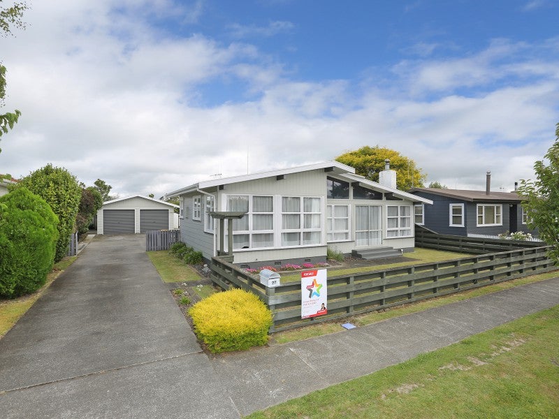 27 Dewe Avenue, Feilding, Feilding - Carousel 1