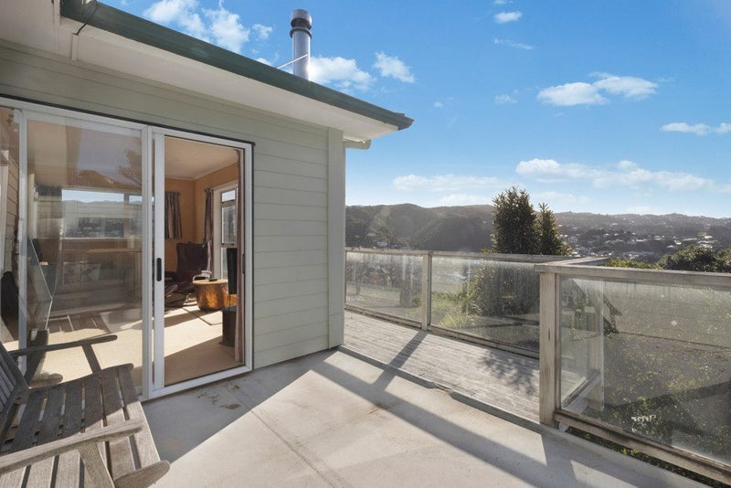 16 Bristol Street, Island Bay, Wellington - Carousel 1