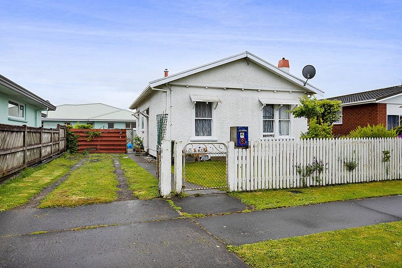 17 Milmoe Street, Hawera - Carousel 2