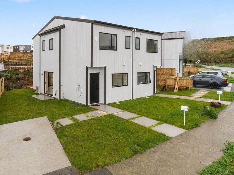 33B Crestview Rise, Papakura, Papakura - Carousel 1