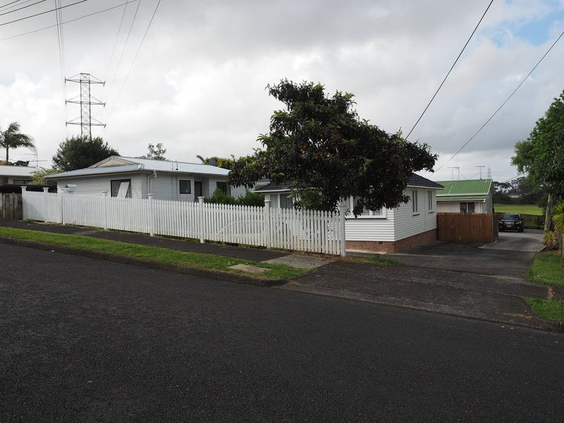 1/61 Beaubank Road, Kelston, Auckland - Carousel 1