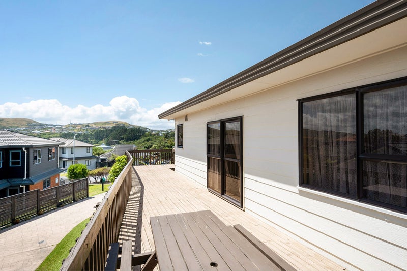 23 Ring Lane, Paparangi, Wellington - Carousel 2