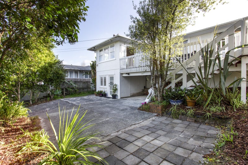 37 Mary Dreaver Street, New Windsor, Auckland - Carousel 1