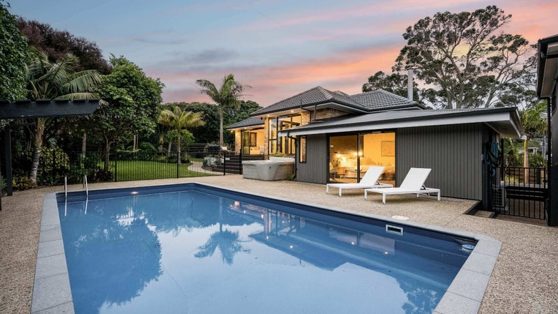 35 Rock Isle Road, Torbay, Auckland - Carousel 1