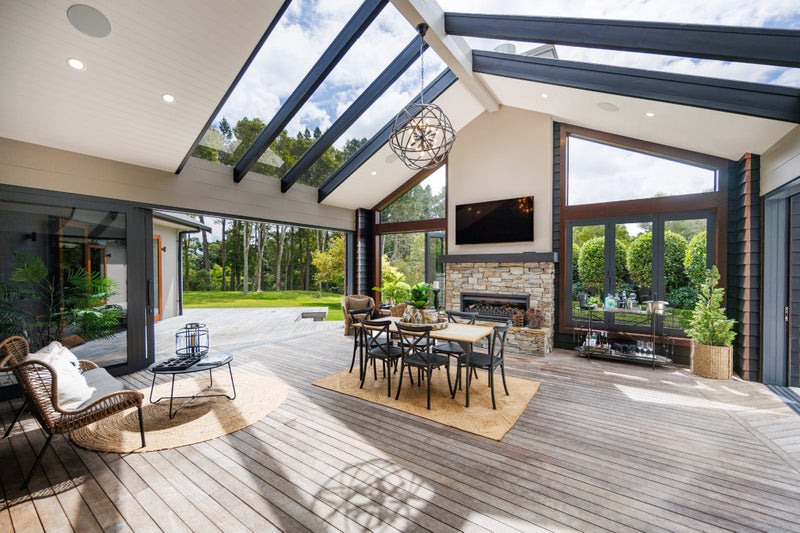 7 Titirangi Drive, Fitzherbert, Palmerston North - Carousel 2