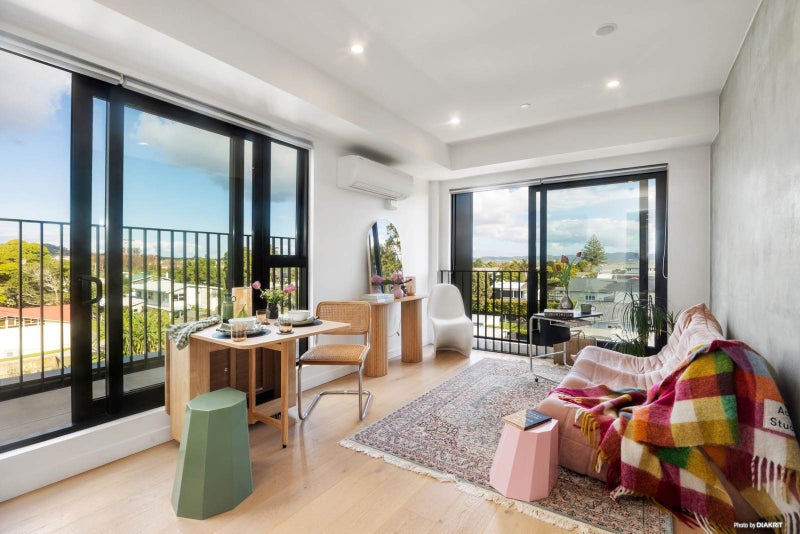 401/2 Miller Street, Point Chevalier, Auckland - Carousel 2