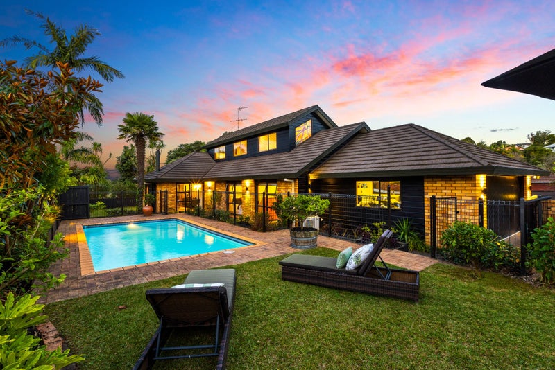 5 Crestview Place, Browns Bay, Auckland - Carousel 1