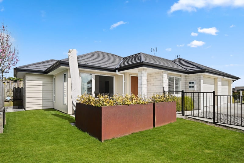 2/25 MacCallum Court, Rototuna, Hamilton - Carousel 1