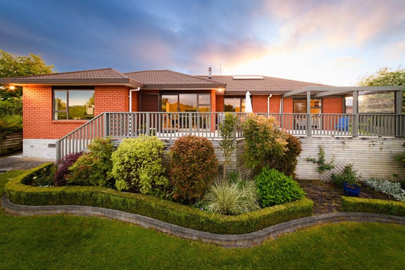 11 Greenwood Place, Fitzherbert, Palmerston North - Carousel 1