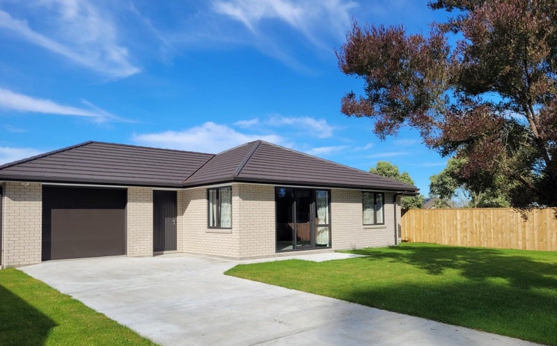 77 Lincoln Road, Carterton, Carterton - Carousel 1