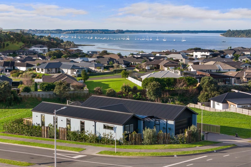 37 Ridge Drive, Omokoroa, Ōmokoroa - Carousel 1
