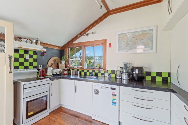16 Bulteel Street, New Plymouth, New Plymouth - Carousel 2