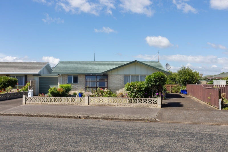 14 Hamlet Street, Dannevirke - Carousel 2