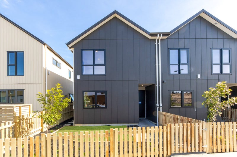 6 Kiekie Street, Westgate, Auckland - Carousel 1