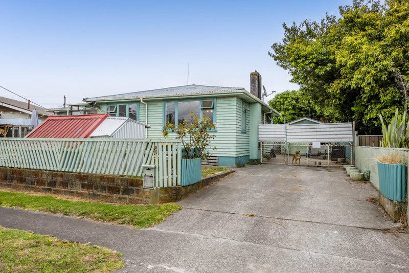 85 Collins Street, Hawera - Carousel 1