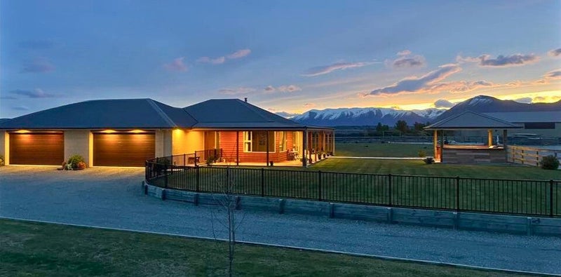 15 The Drive, Twizel - Carousel 1