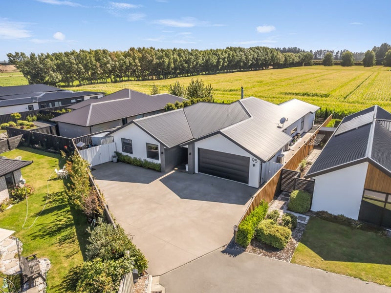 95 Oaks Drive, Lincoln, Lincoln - Carousel 2