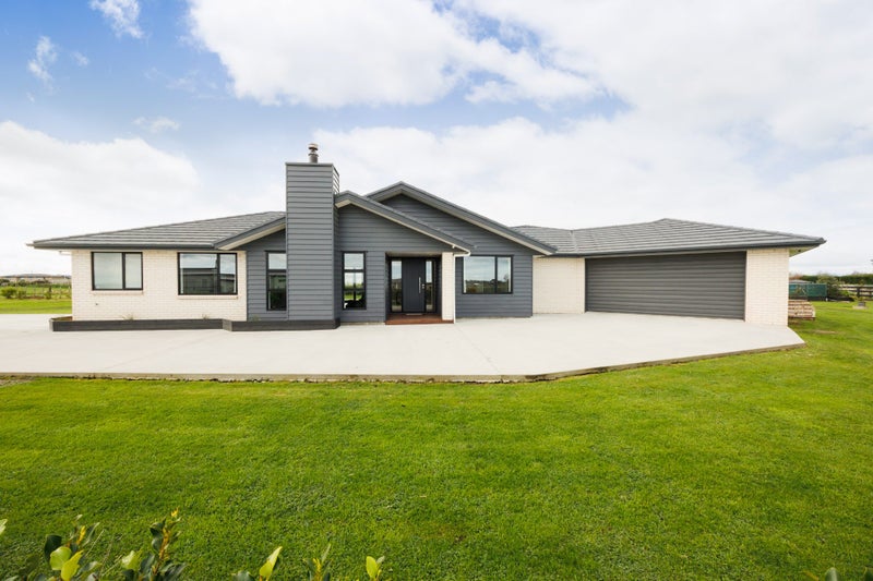 40 View Road, HALCOMBE, Halcombe - Carousel 1