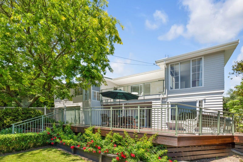 4 Liston Crescent, Cockle Bay, Manukau City, Auckland - Carousel 1