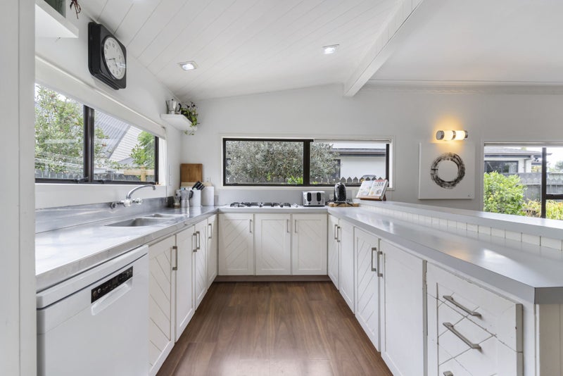 2/69 Bay Street, Red Beach, Red Beach - Carousel 1