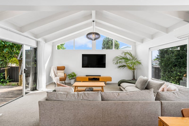 10 Montmere Avenue, Te Atatu Peninsula, Auckland - Carousel 2