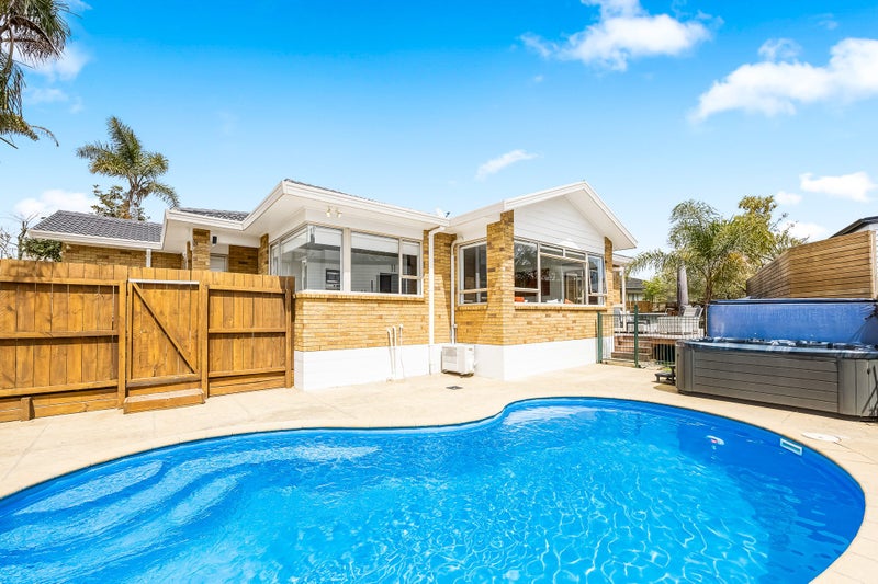 30 Vermeer Place, West Harbour, Auckland - Carousel 2