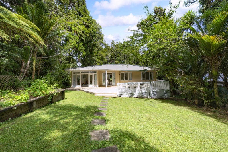 76 Waima Crescent, Titirangi, Auckland - Carousel 1