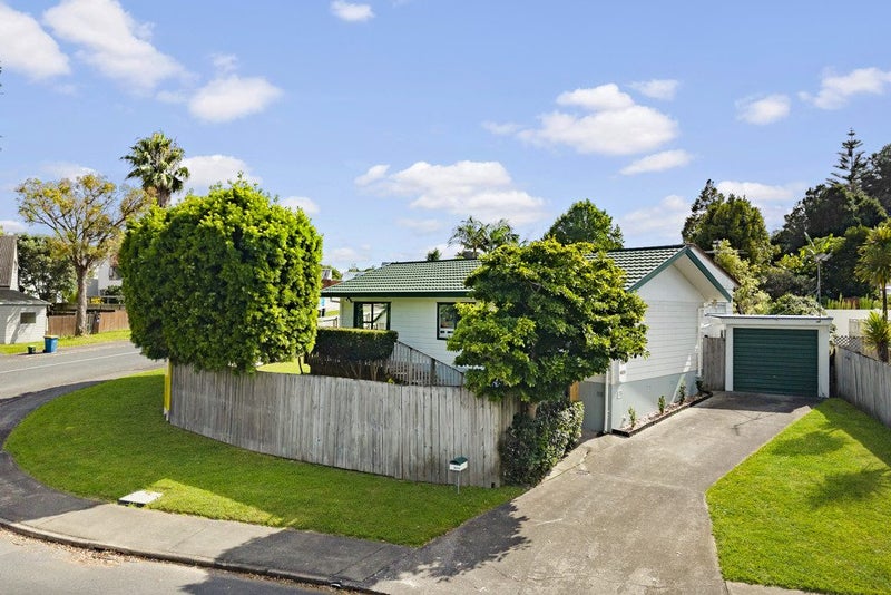 2 Ballial Place, West Harbour, Auckland - Carousel 1