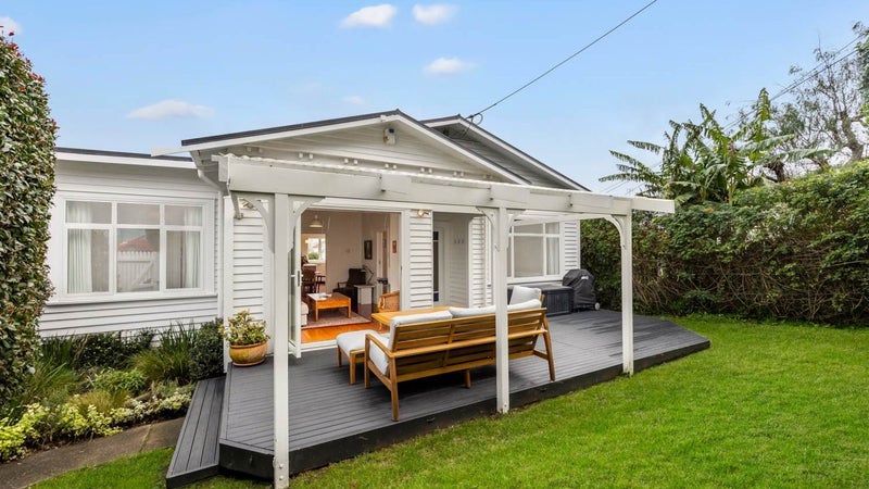 104 Owairaka Avenue, Mount Albert, Auckland - Carousel 1