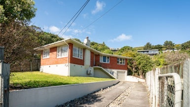 31 Tukanae Street, Strathmore Park, Wellington - Carousel 1