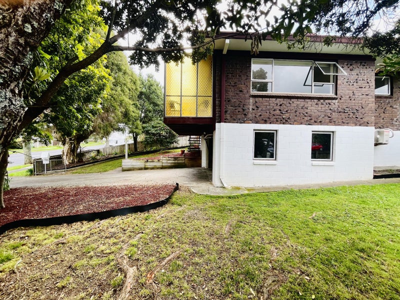 1/1 Bramley Drive, Farm Cove, Auckland - Carousel 2