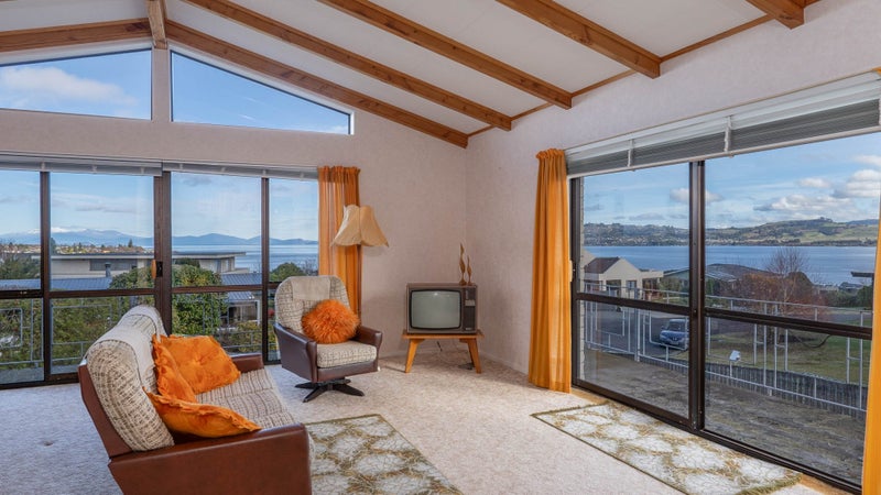 24 Hinerau Grove, Waipahihi, Taupo - Carousel 1