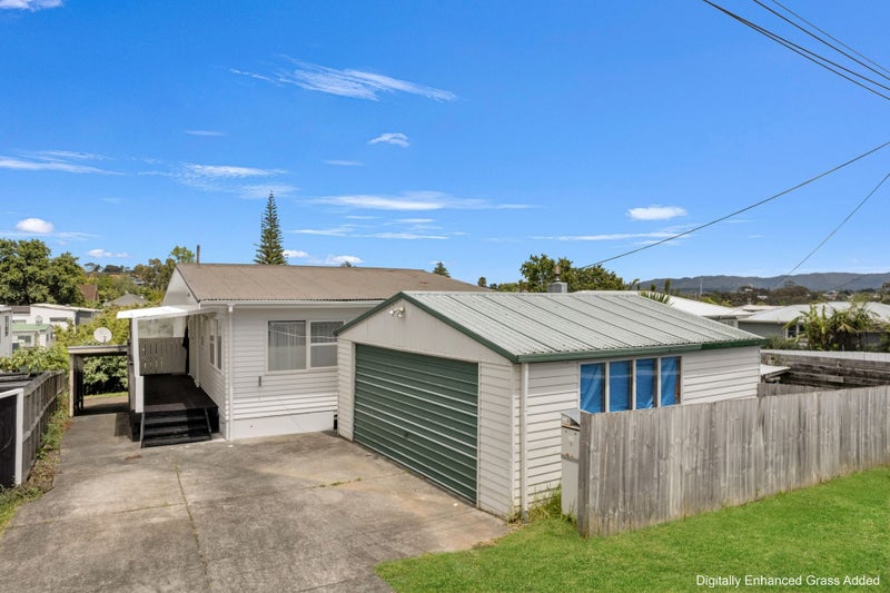 18A Sylvan Crescent, Te Atatu South, Auckland - Carousel 1