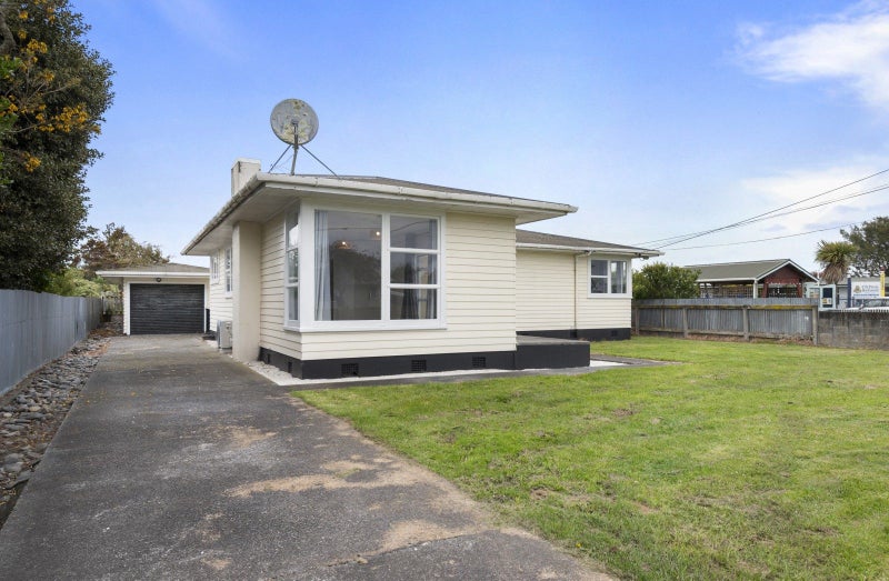 3 Clifton Street, Bulls - Carousel 1