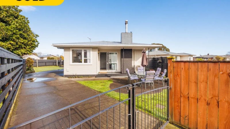 56 Karamea Crescent, Kelvin Grove, Palmerston North - Carousel 1