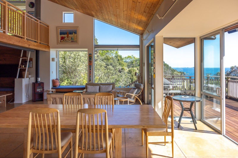 11 Empire Avenue, Oneroa, Waiheke Island - Carousel 2