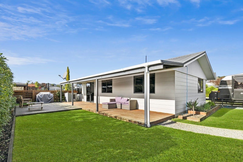 1 Rintoul Place, Brightwater, Brightwater - Carousel 1