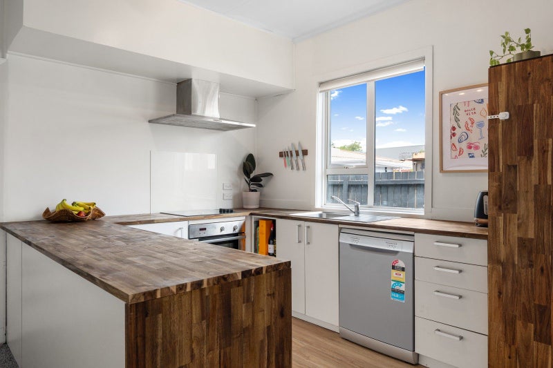 10 Burwood Road, Burwood, Christchurch - Carousel 2