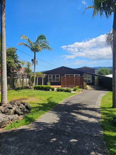 30 Grendon Road, Titirangi, Auckland - Carousel 1