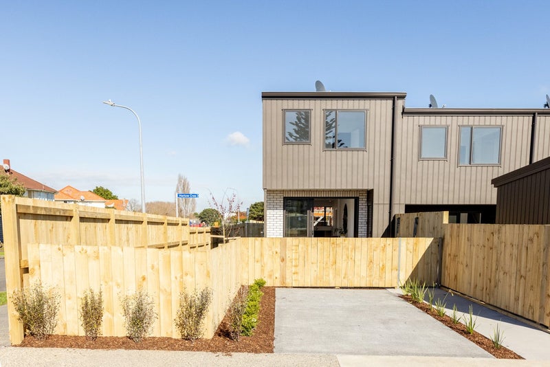 1 Harlow Crescent, Glen Innes, Auckland - Carousel 1